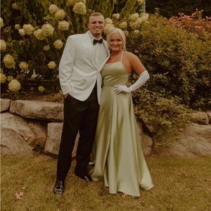 Size 10 (fits like an 8) formal pastel green dress!